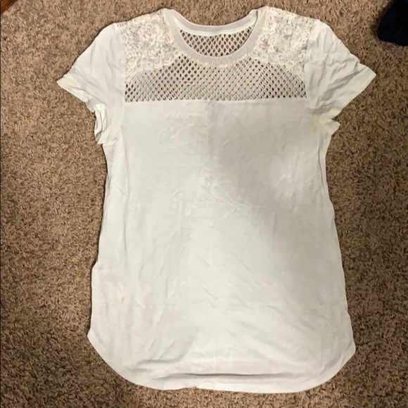 Ann Taylor lace detail tshirt. - Picture 1 of 3